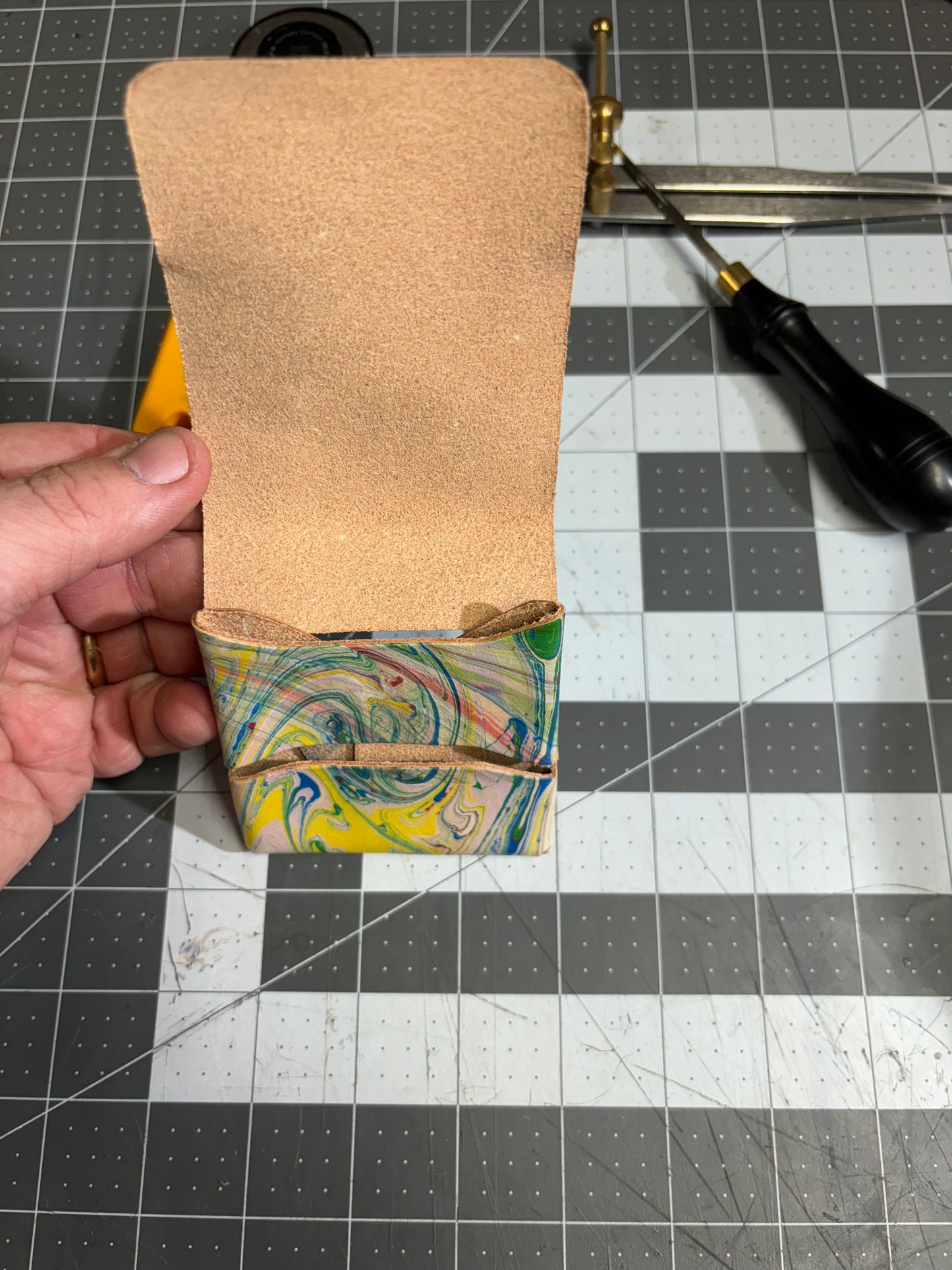 Stitch-less wallet